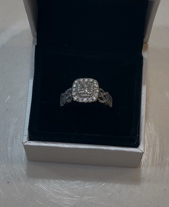 Neil Lane 14kwg Princess Diamond Size 8