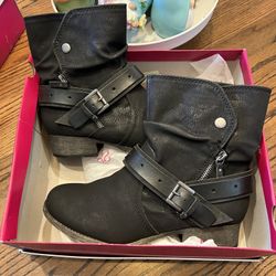 Women’s Boots Size 8.5