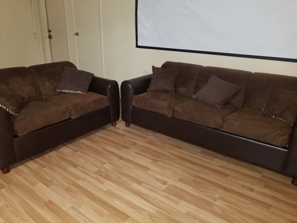 VERY NICE 2 PIECE COUCH SET