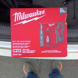 Milwaukee Staple Gun