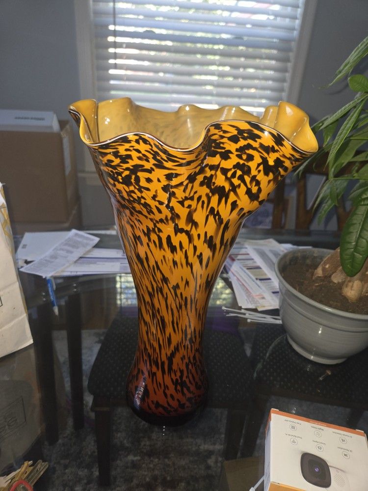 Vase- Leopard