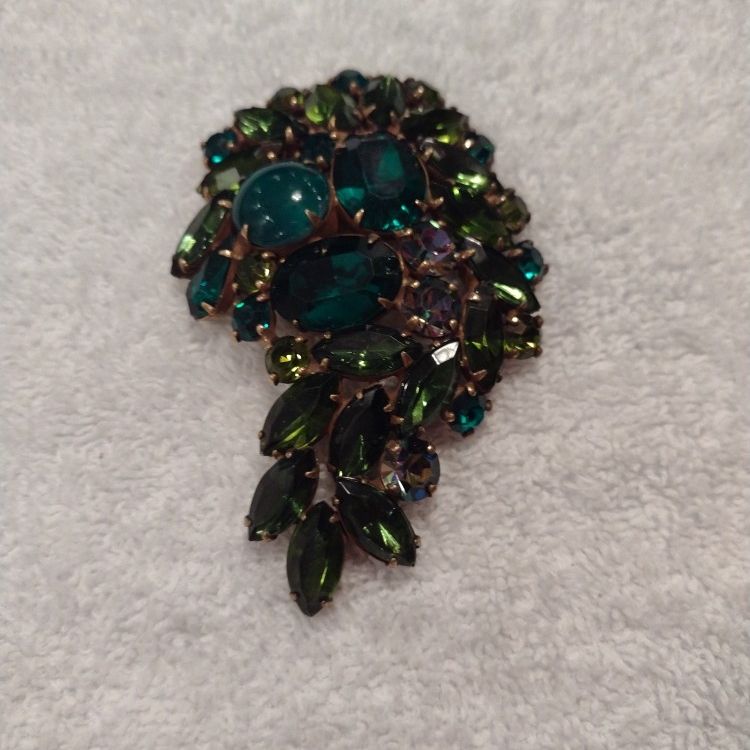 Beautiful Weiss Dark Green Stones Brooch