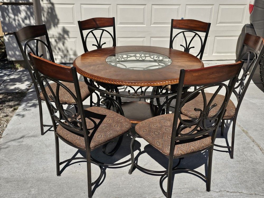 Dining Table & 6 Chairs 