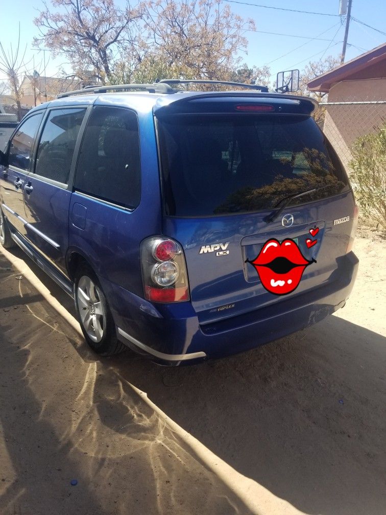 2004 Mazda MPV