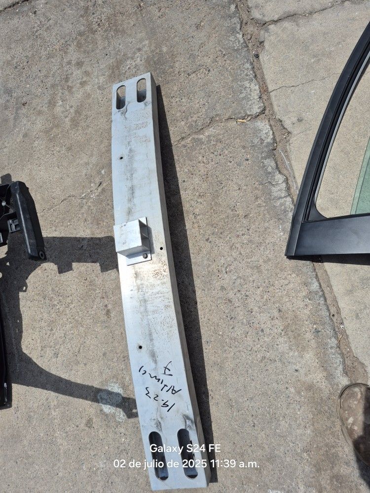 Nissan Altima Front Rebar Oem