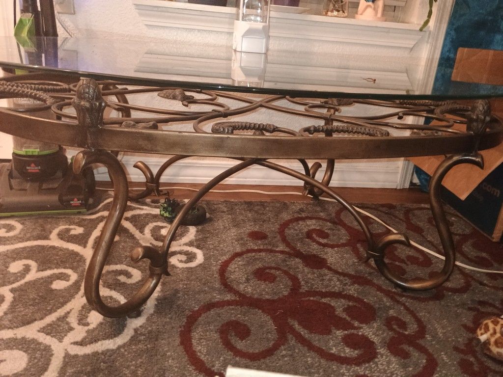 Living room Table And 2 In Tables Glass..