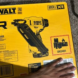 DEWALT CORDLESS NAILGUN & KIT