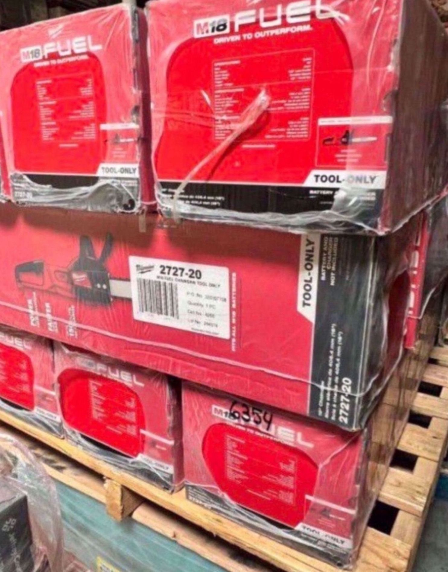 Milwaukee M18 FUEL 16 in. 18-Volt Lithium-Ion Brushless Battery Chainsaw (Tool-Only)