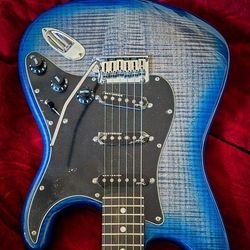 Limited Edition Fender Stratocaster American Ultra Made in Usa Denim Burst Guitar With Case