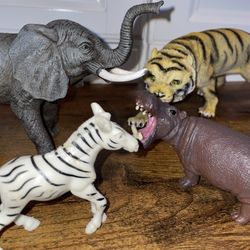 $5 lot of Plastic safari animals educational toys