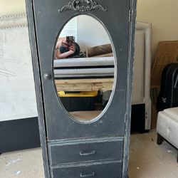 Kid’s Armoire
