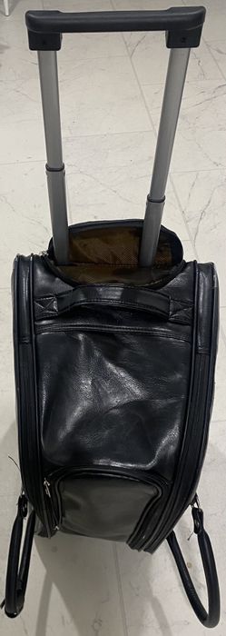 Black Rolling Luggage with Retractable hide-away handle &  Spacious Interior!  