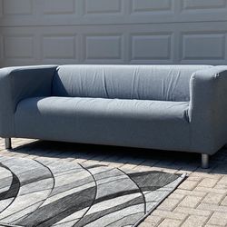 Like New Modern Grey Loveseat Couch 🛋️ (DELIVERY AVAILABLE)
