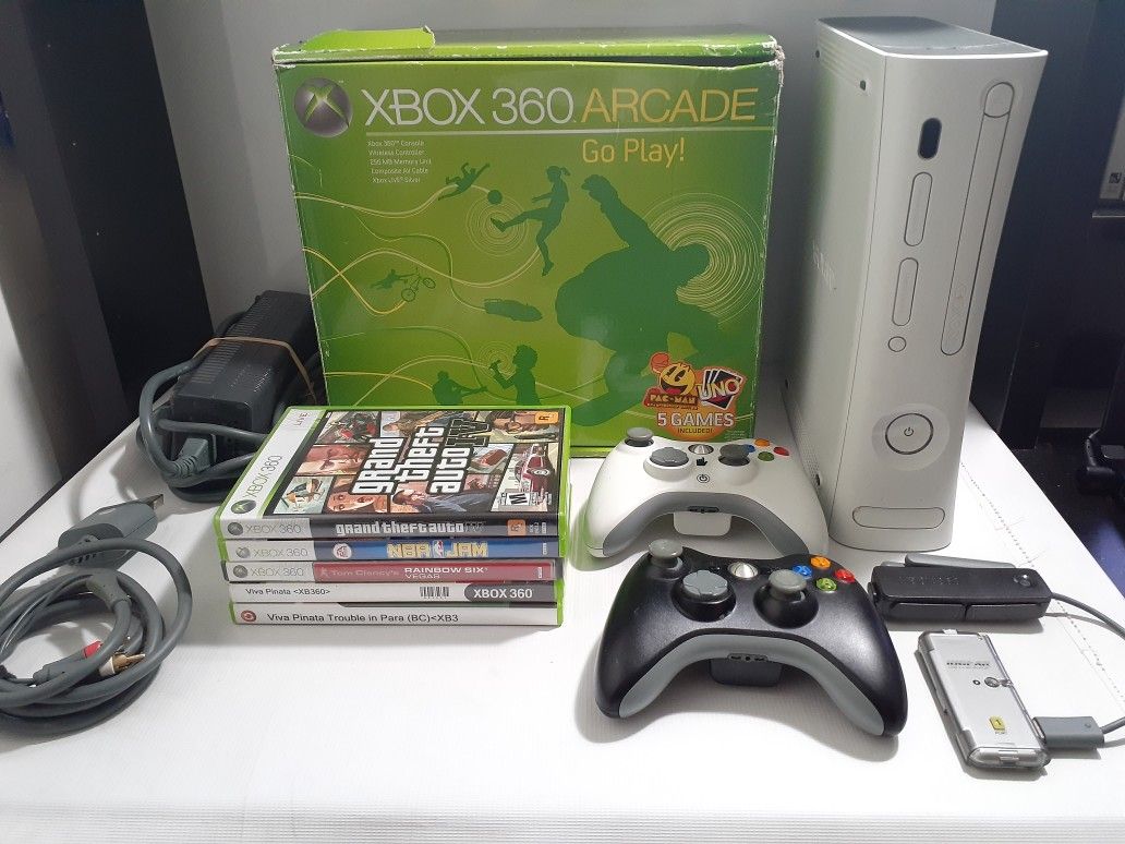 Xbox 360 Arcade Bundle 2 Controllers, 5 Games w/ Box