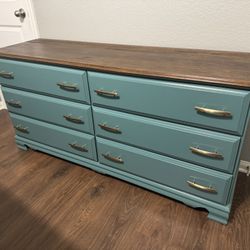 Dresser With Six Drawers 