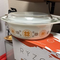 vintage 1960s Pyrex Town & Country oval casserole dish