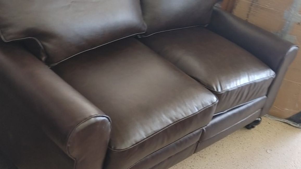 Copenhagen Leather Sofa $549 This Retails For $1,400 And Other Stores Delivery Available Today
