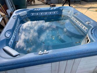 Jacuzzi hottubs spa relocations and disposals