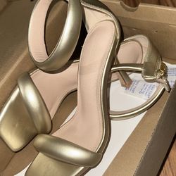 Tacón alto gold size 7.5