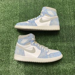 Jordan Hyper Royal 1s size 12 USED But Clean