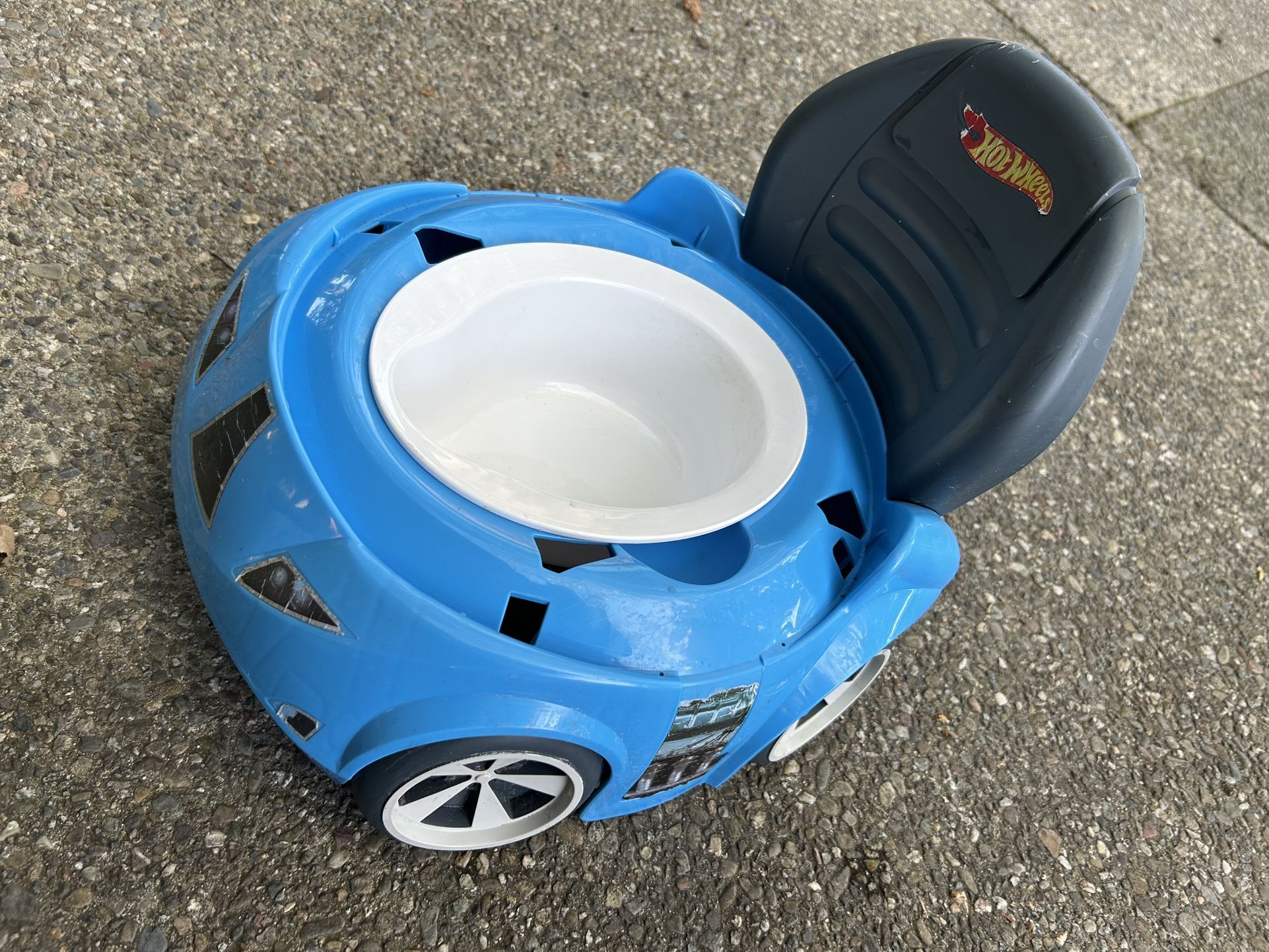 Elevated pet feeder bowl