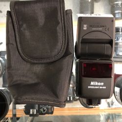 Nikon SpeedLight SB-600 Flash With Case (70498734)