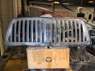 Lincoln front grill
