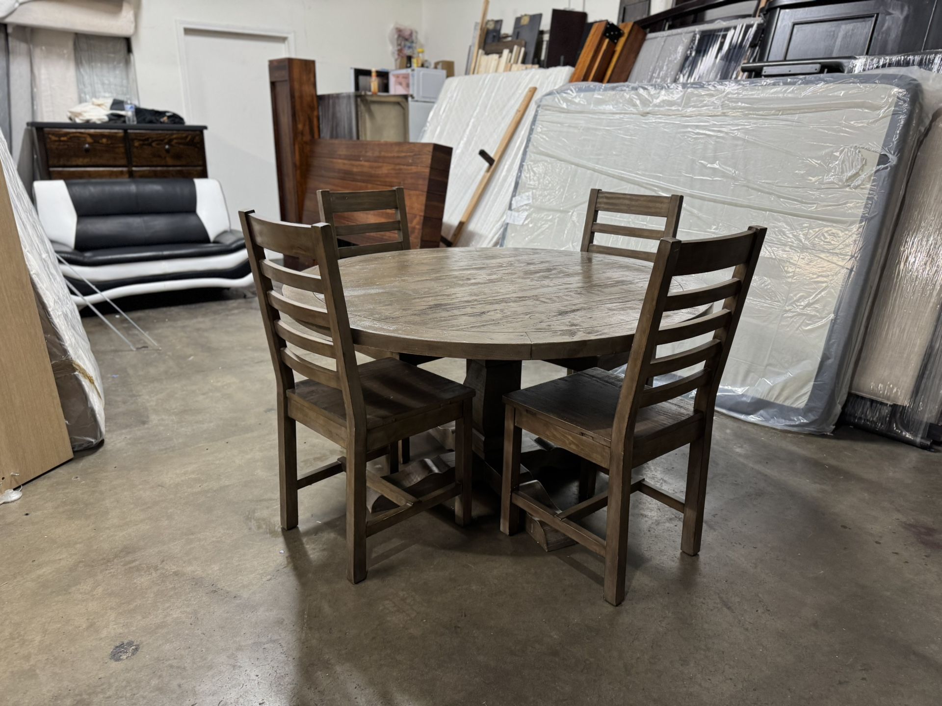 Dinning Table And Chairs $249
