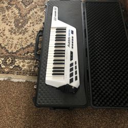 Alesis Vortex keytar 