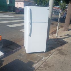 GE Top& Bottom Refrigerator Delivered & Installed With A 30 Day warranty 