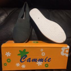 Brand New Sz 8 1/2 Grey flats