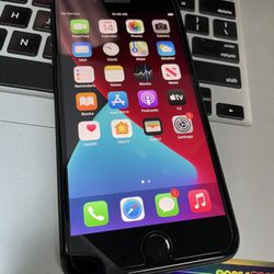 iPhone 8 Plus UNLOCKED W/Charger 
