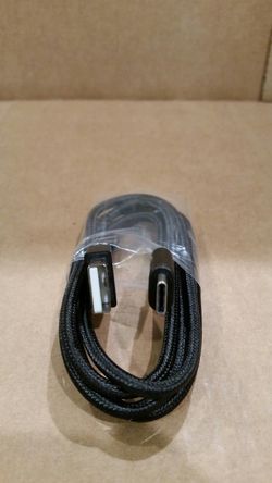 USB-C sync/charging cable.