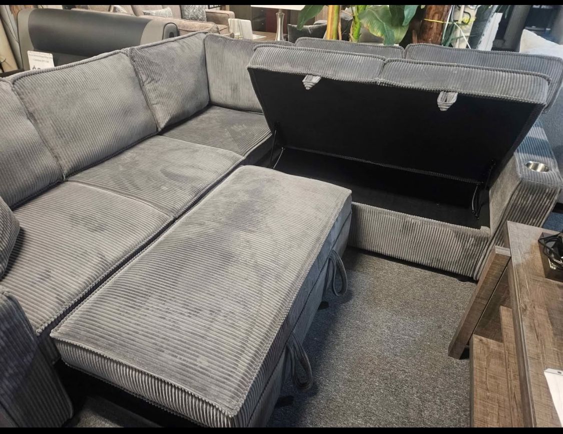 New Sleeper Sectional Couch! Includes Free Delivery 🚚! Free Assembly!