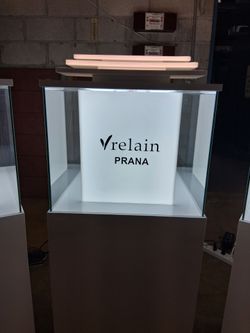 Vrelain Prana Illuminated Glass Display Pedestal