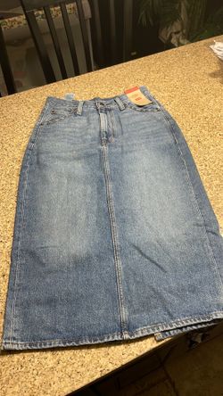 Levy’s skirt size 26