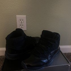 Air Jordan 11 Retro Cap and Gown