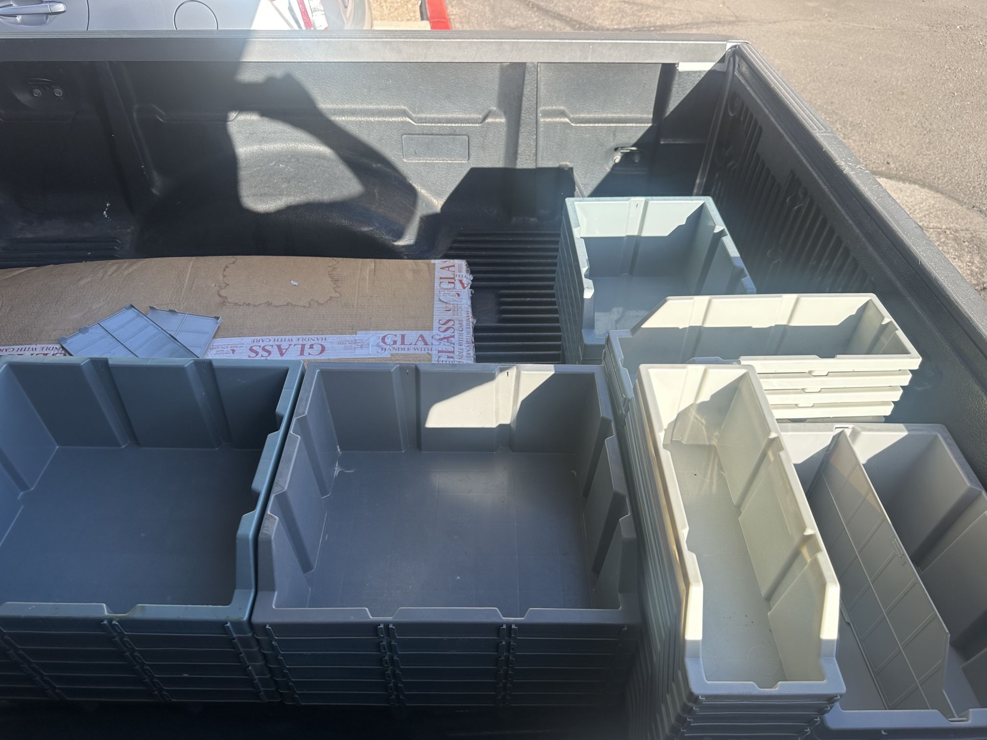 Storage containers that fit on metal racks