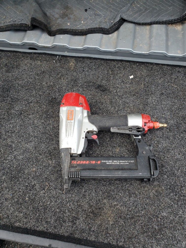Max Brad Nailer