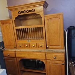 $40  4pc Hutch NEED GONE BY 7/7/25! Microwave not included! Pickup in McHenry.
