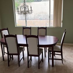 Nice Cherry Wood Table And Six Chairs And A Leaf