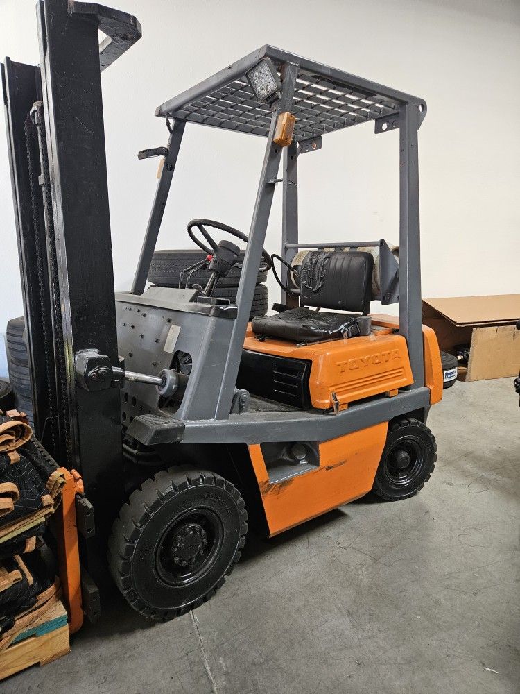 Forklift TOYOTA 4FG10 used