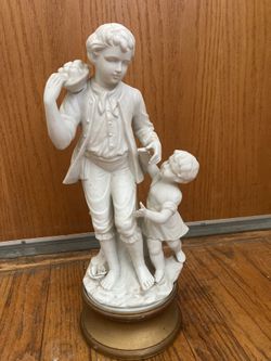 Father & Daughter Statue