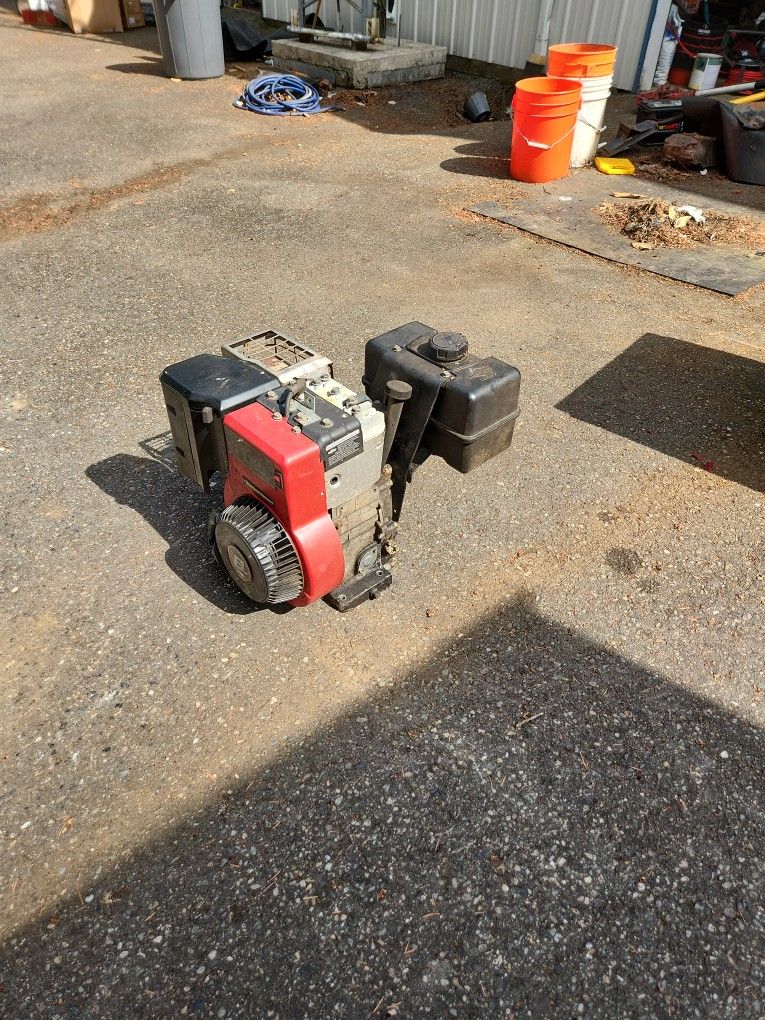 8HP Briggs- Stratton Gas Engine