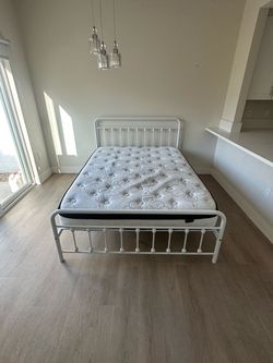 Hybrid queen, mattress, and bedframe