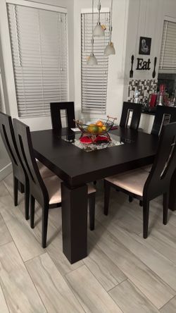 Mesa de comedor con 6 sillas