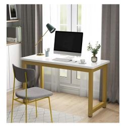 Modern computer desk/ Mesa moderna para computador 