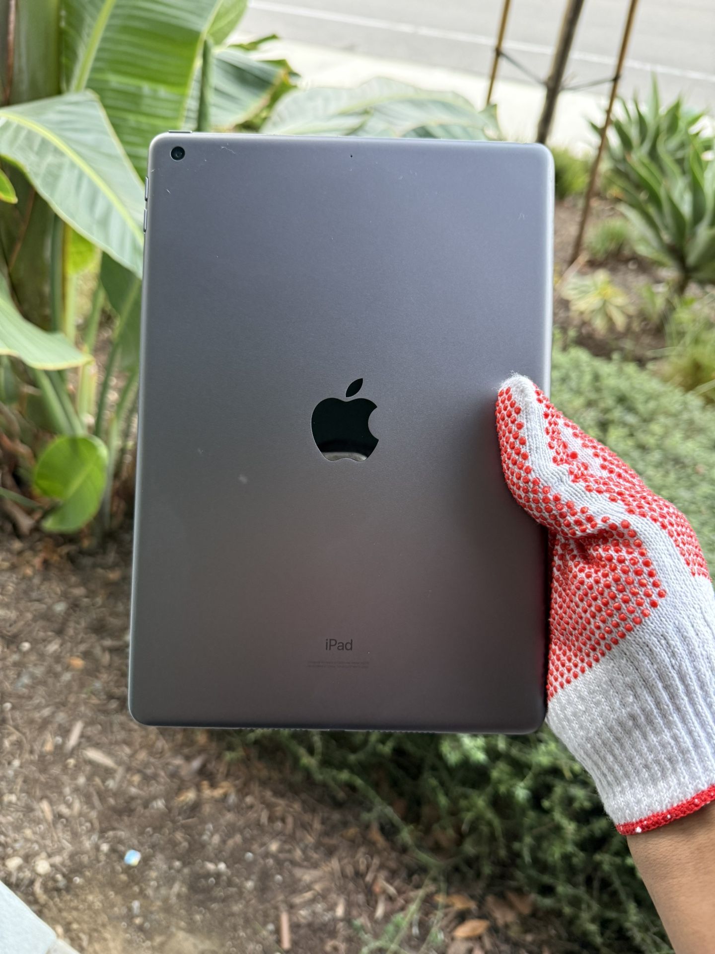 iPad 8th Gen 128gb WiFi 72% Battery Health 