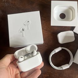 NEW Apple - AirPods Pro (2nd generation) with MagSafe Case (USB-C) - White