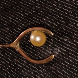 10k Gold Wishbone Pendant With Pearl